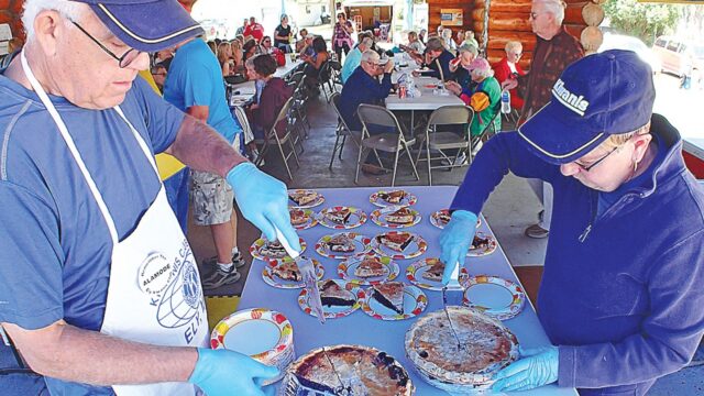 20210714-160933-T.Serving blueberry pie.tif