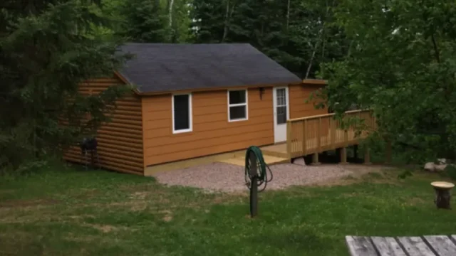 An outside view of the Ash Cabin.