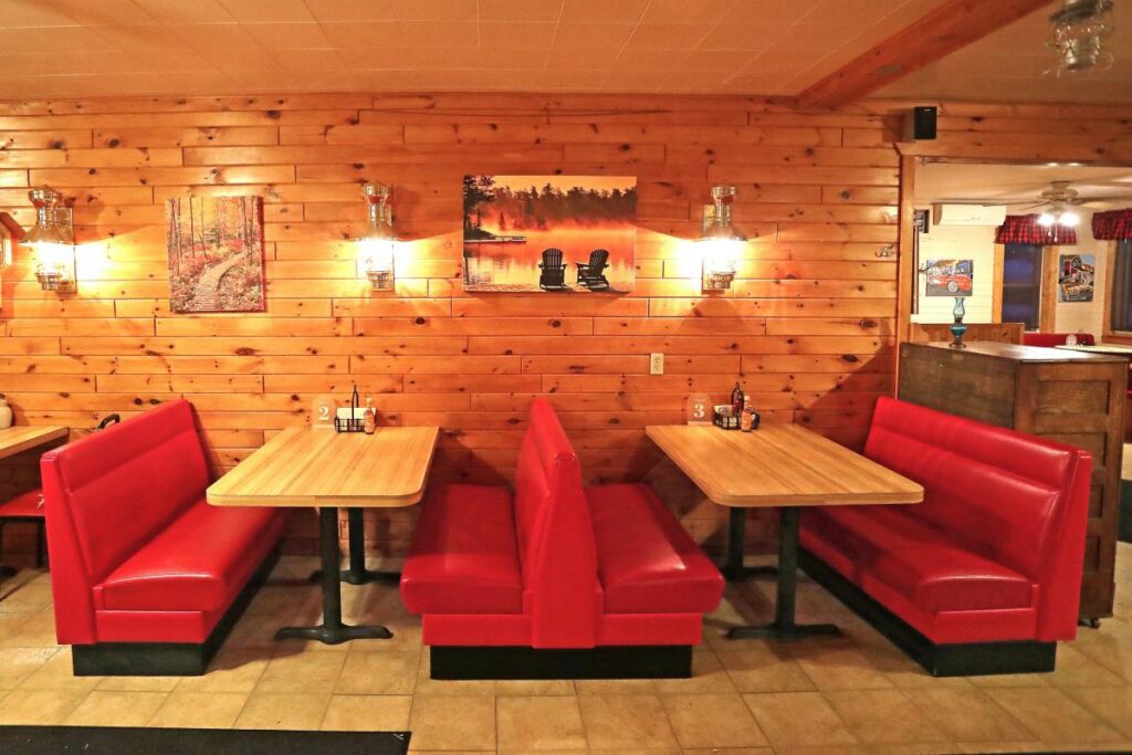 Booth-Dining_67343CA3-918C-1EC4-EF6CBA2836B5B231-67343559e55c22b_6734465f-942e-f6ae-823b5a38c94667da