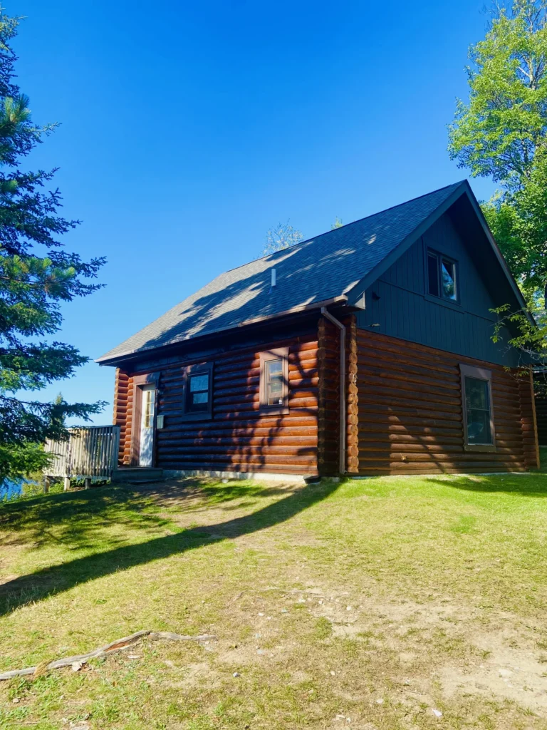 The outside of one of the cabins at Deer Ridge Resort.