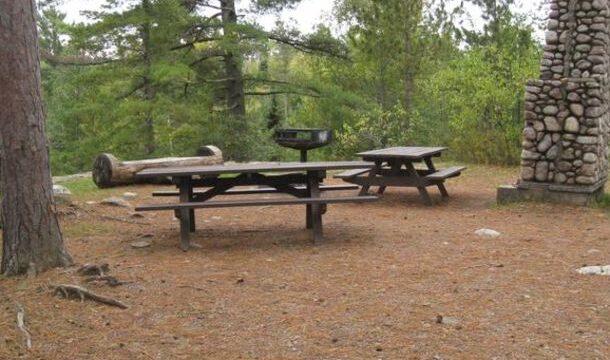A picture of a campground at Fenske Lake.