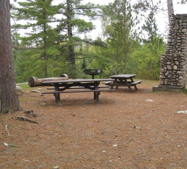 A picture of a campground at Fenske Lake.