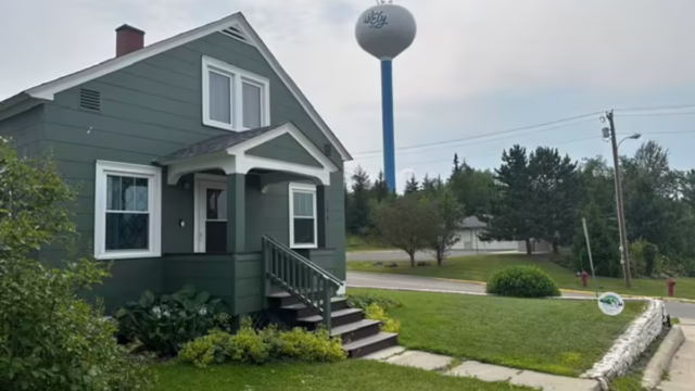 The outside of the Sheridan Inn LLC.