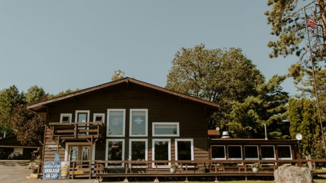 The main building of the Silver Rapids Lodge.
