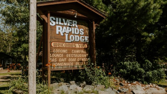 The Welcome sign for the Silver Rapids Lodge.
