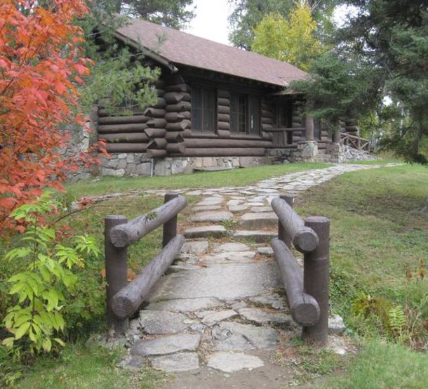 A picture of a log cabin at South Kawishiwi River Campground.