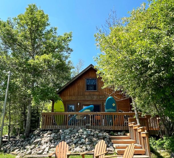 The outside of a cabin at Timber Trail Lodge.