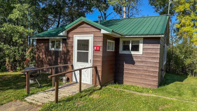 The outside of a two bedroom cabin at Veterans on the Lake Resort.