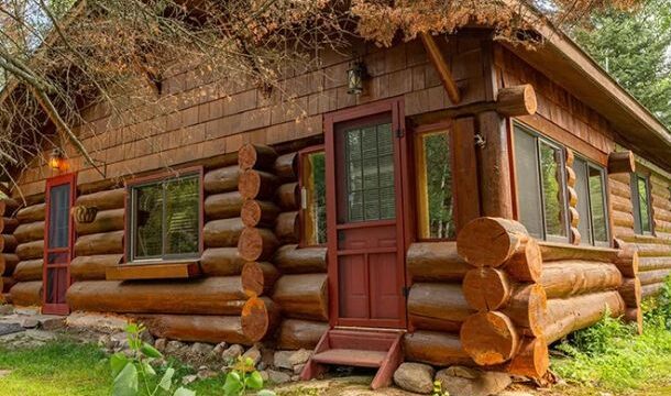 Picture of a log cabin.